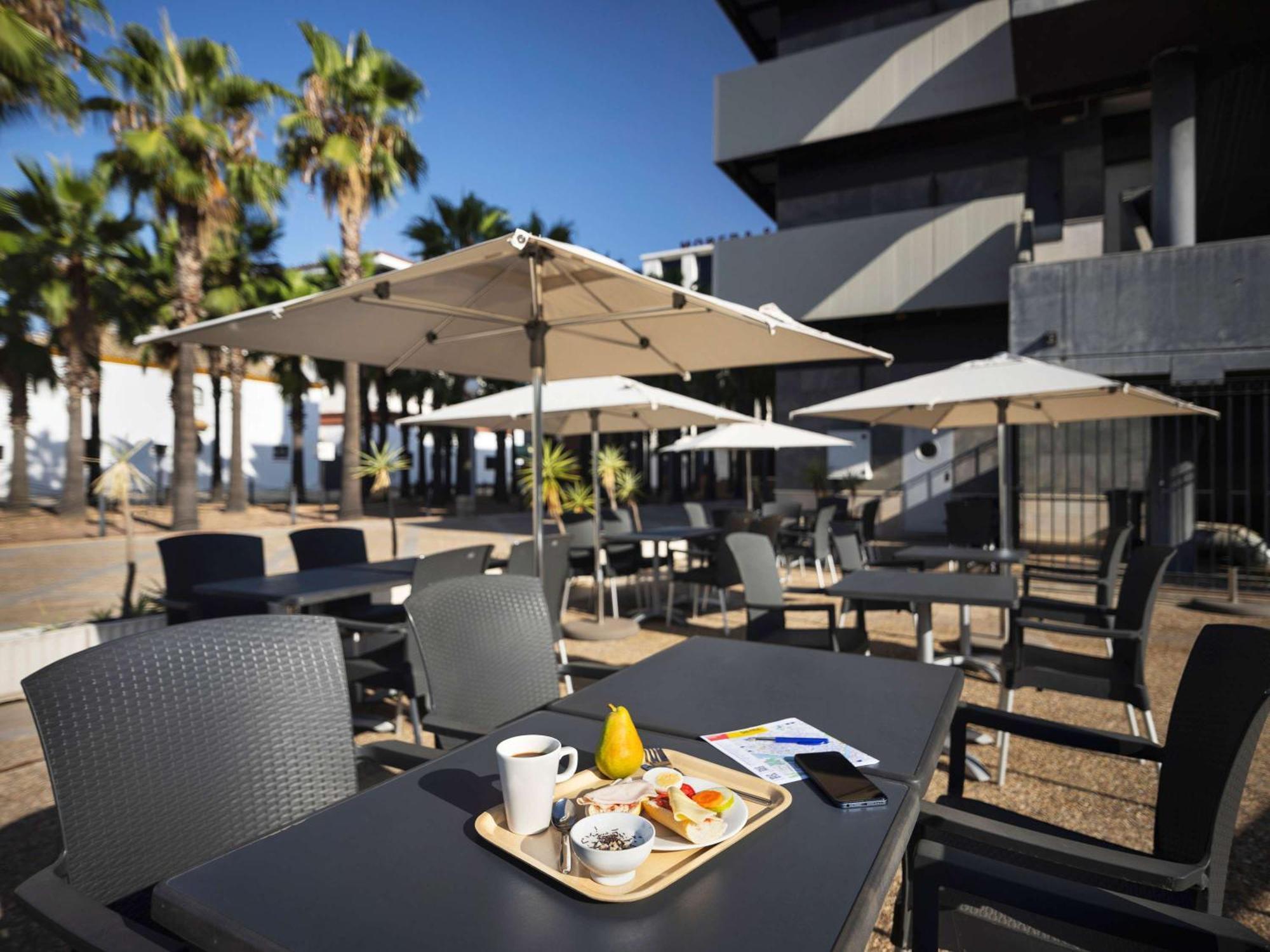 Ibis Budget Sevilla Aeropuerto Екстериор снимка