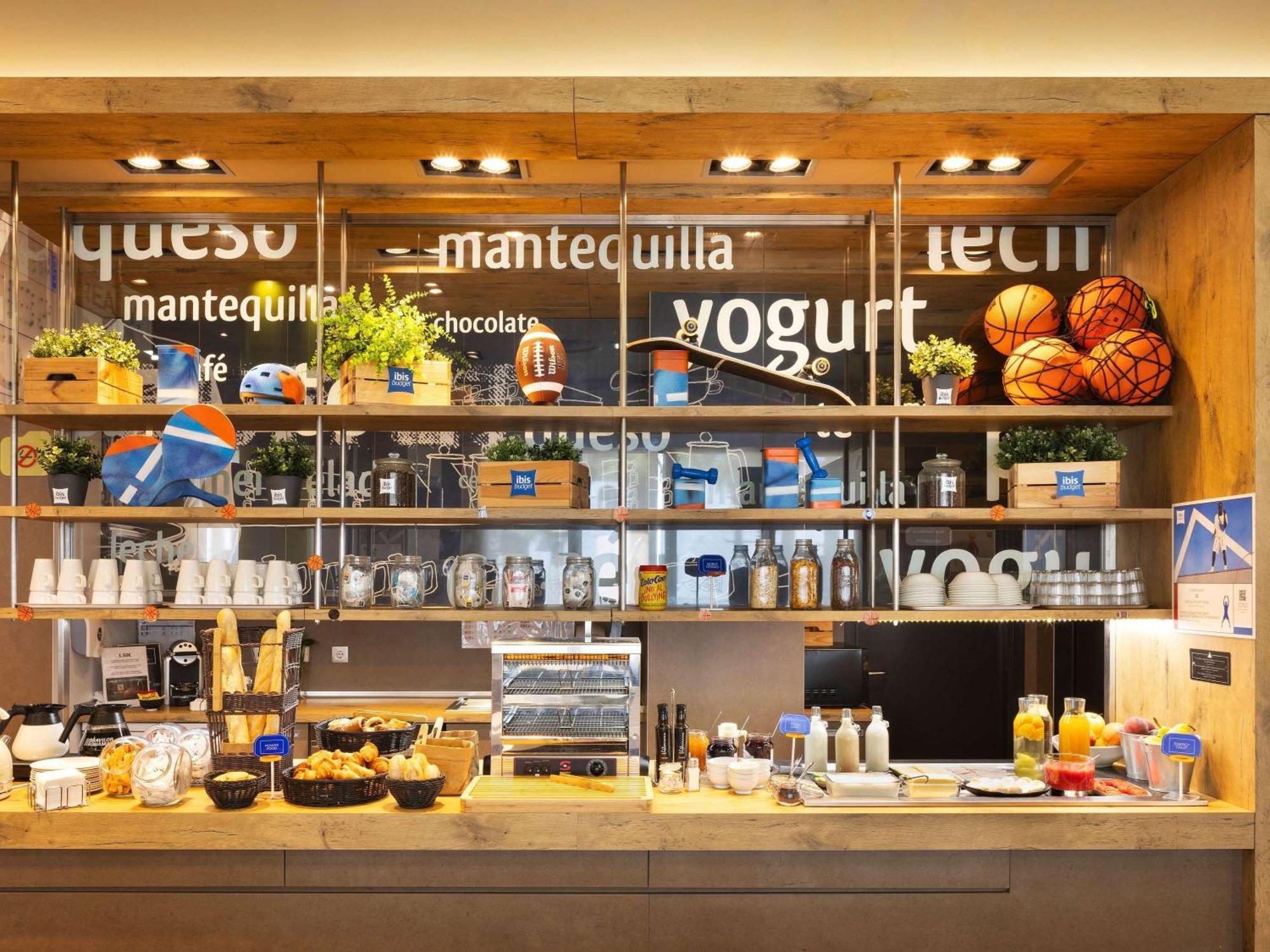Ibis Budget Sevilla Aeropuerto Екстериор снимка