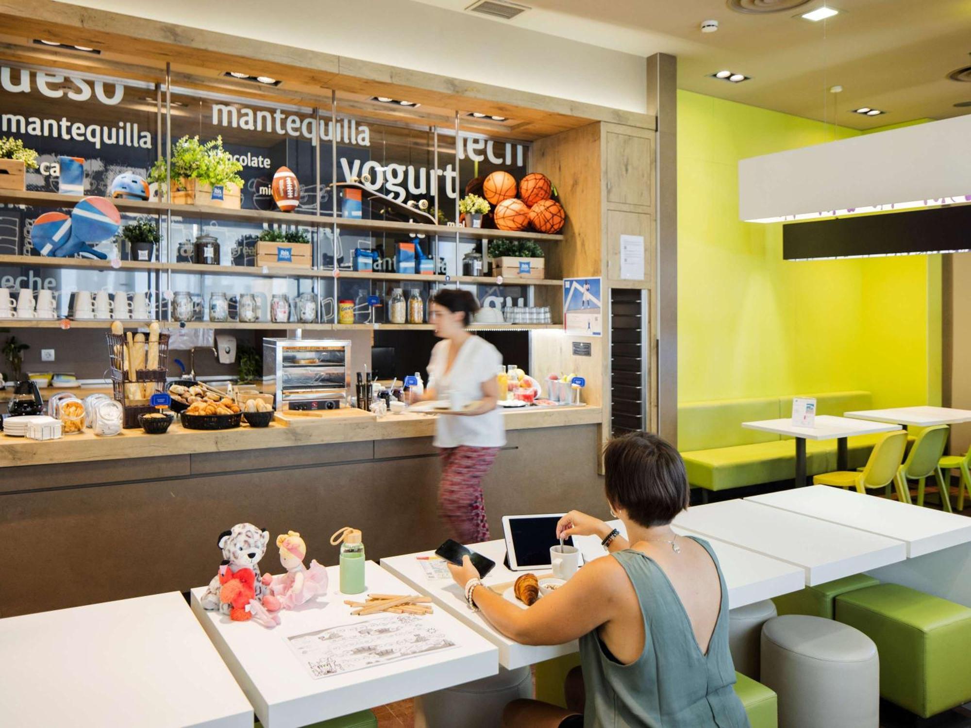 Ibis Budget Sevilla Aeropuerto Екстериор снимка
