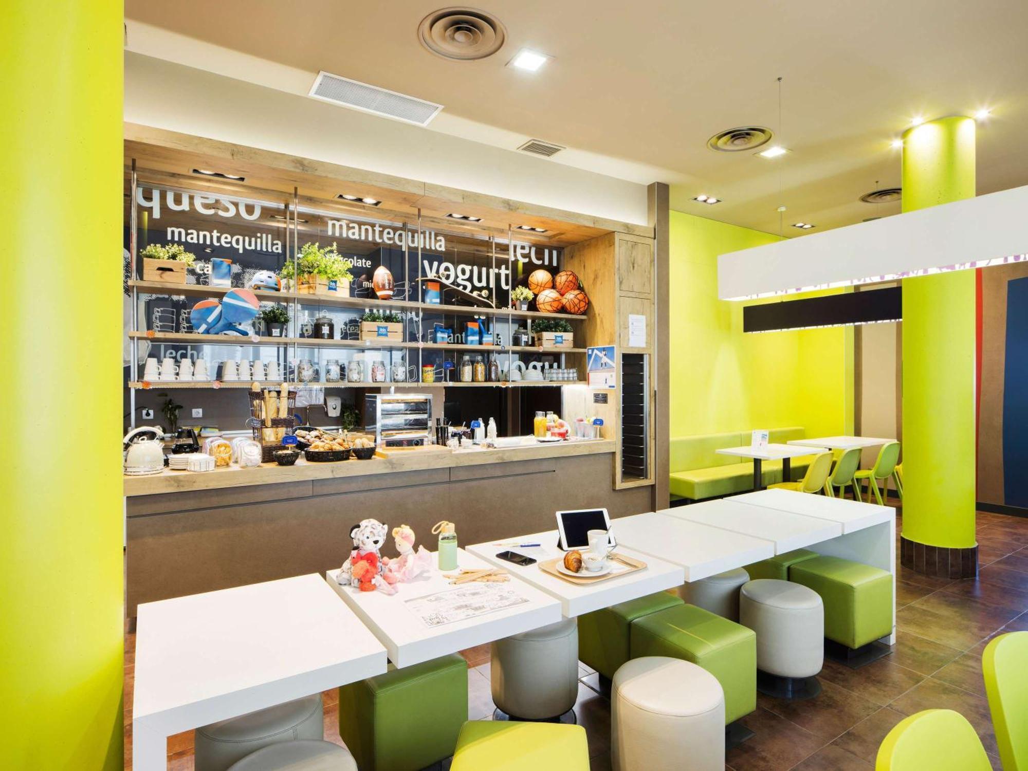 Ibis Budget Sevilla Aeropuerto Екстериор снимка