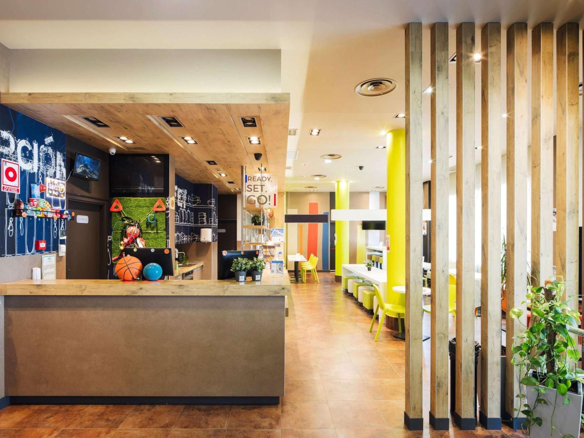 Ibis Budget Sevilla Aeropuerto Екстериор снимка
